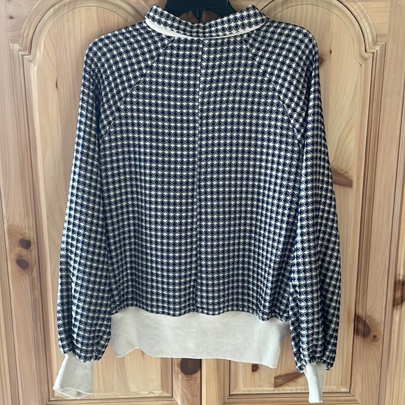 La Miel Two Toned Textured Top - Picture 5 of 9